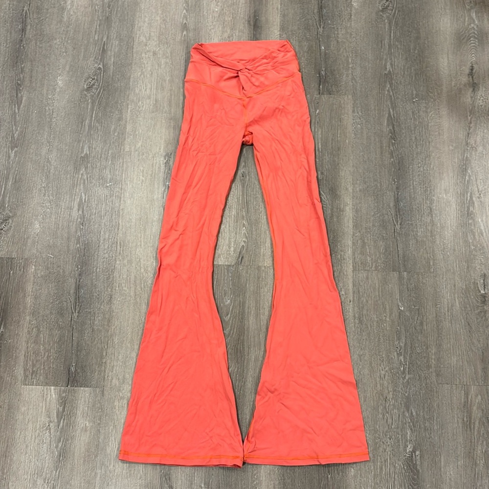 Aerie Flared Leggings!
Worn once
Excuse the wrinkles!